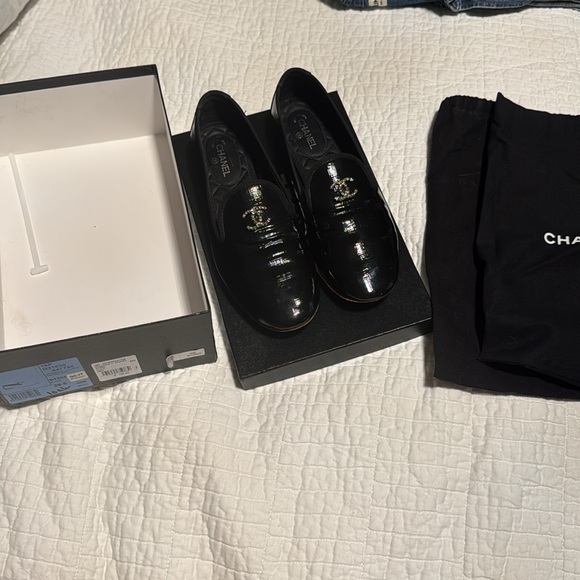 Chanel Vintage Look Loafers Gloss Texture Black Silver Logo 38.5 luxury find !! - Picture 2 of 15